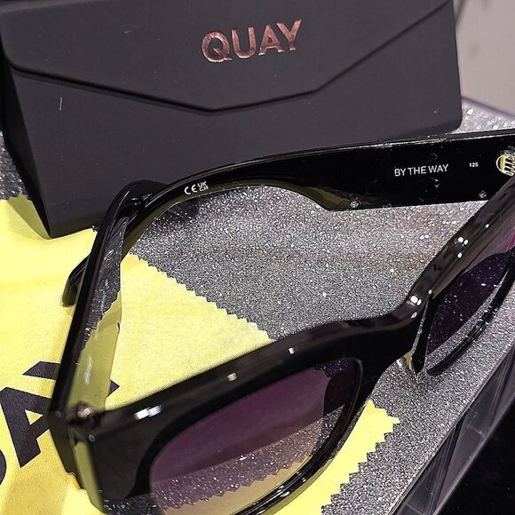 Quay Australia By The Way Oversized Sunglasses - Black/Gradient - Picture 7 of 9